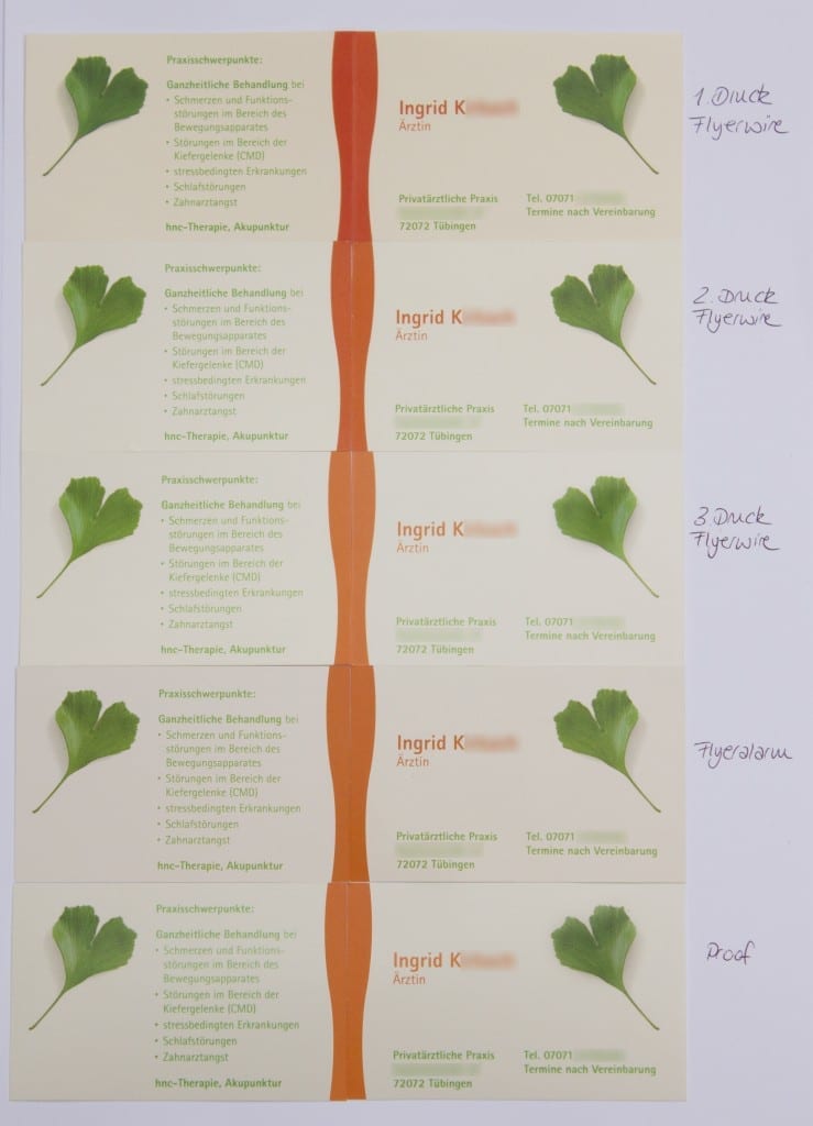 Das Bild zeigt fünf Ansichten eine Visitenkarte: Flyerwire 1. Druck, Flyerwire 2. Druck, Flyerwire 3. Druck, Flyeralarm Druck, Proof von shop.proof.de