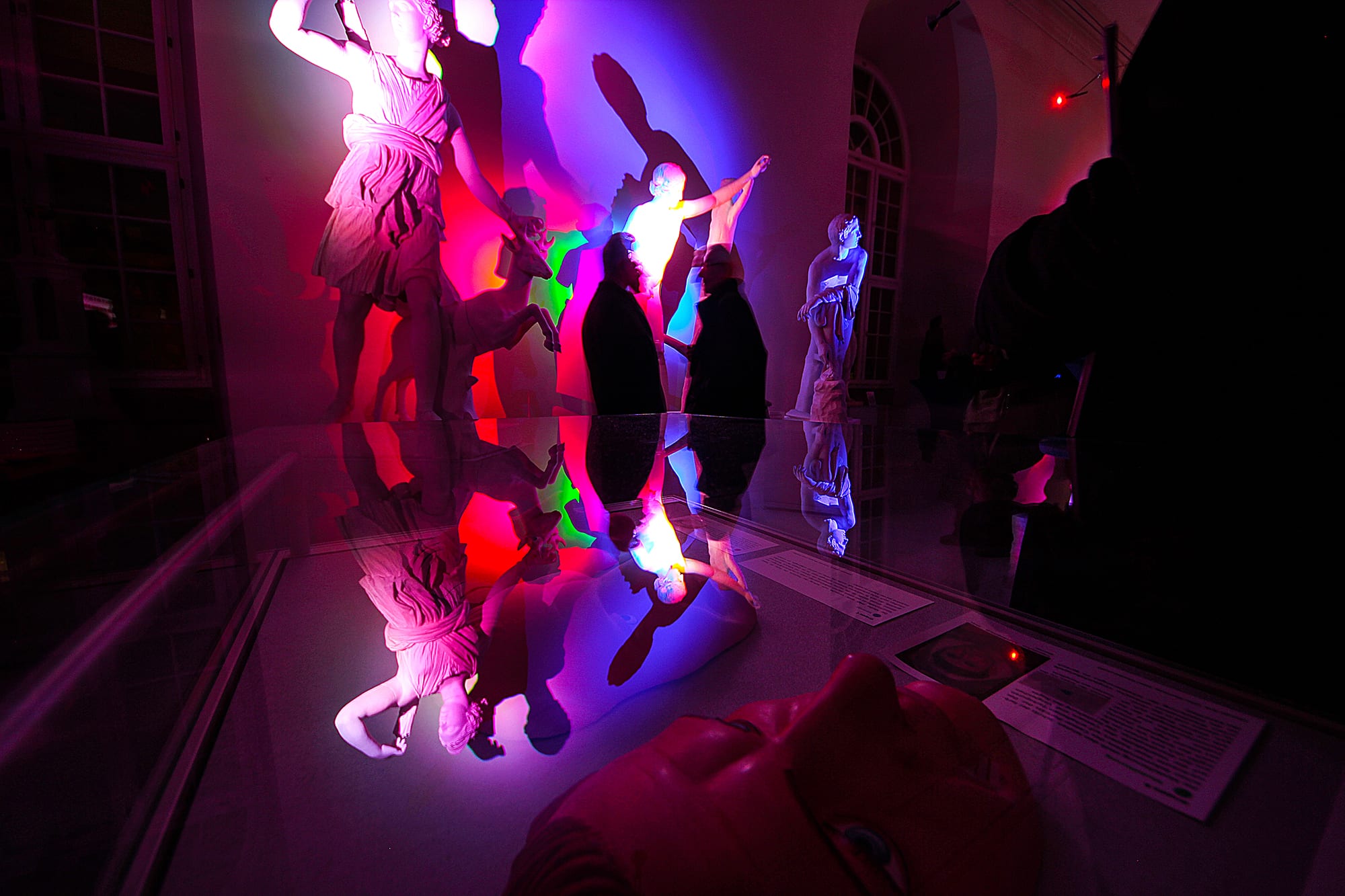 Impressionen von der Vernissage der Installation "Licht der Götter" von Serge Le Goff.
