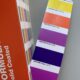 Los nuevos colores base de PANTONE en el abanico PANTONE Solid Coated de 2023